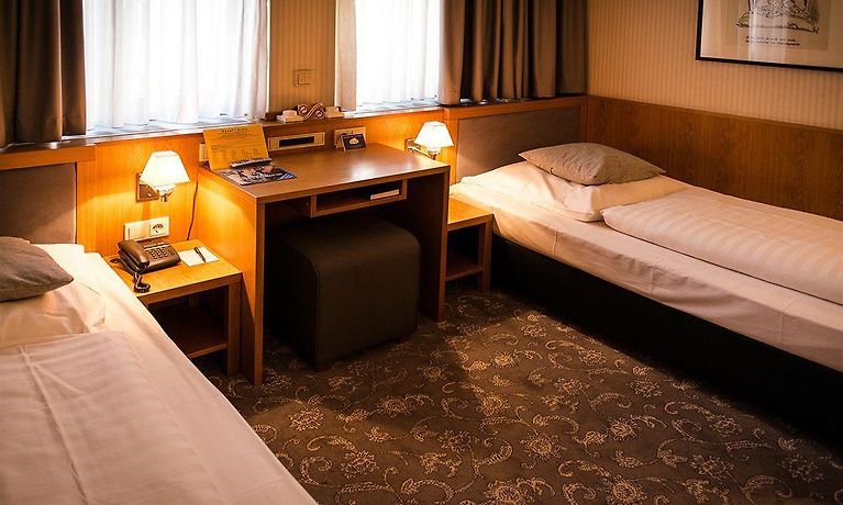 3⋆ TOWNHOUSE HOTEL ≡ Francfort-sur-le-Main, Allemagne ≡ Tarifs de
